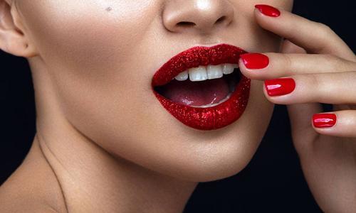 嘴唇发紫长痘什么原因 要如何才能调理好呢？