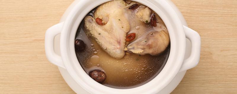 鸡汤里放什么食材好 煲鸡汤要不要焯水