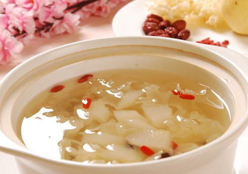 银耳红枣汤哺乳期能喝吗 哺乳期喝银耳红枣汤的好处