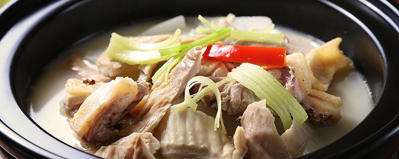 鸭汤里面放什么好 清炖鸭汤怎么做不腥