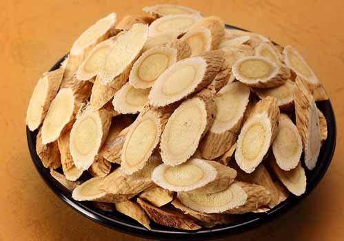 黄芪泡水晚上可以喝吗 喝多少？喝多了有什么影响？