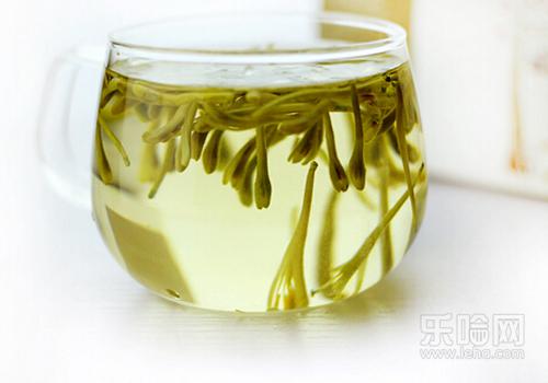 哺乳期上火可以喝金银花茶吗 哺乳期妈妈需慎食