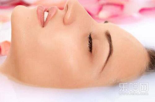 春天皮肤干燥起皮怎么办 干燥皮肤保养小技巧