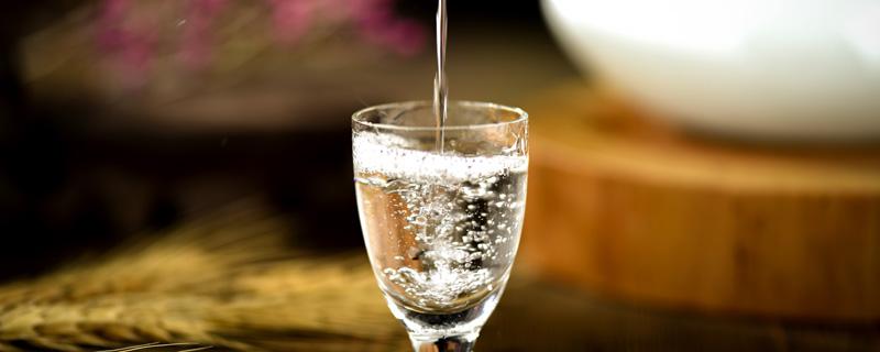 喝酒吐好还是不吐好 为啥喝酒吐完就清醒了