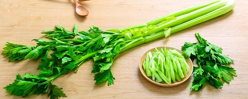 西芹汁的功效与作用禁忌 西芹汁早上还是晚上喝比较好