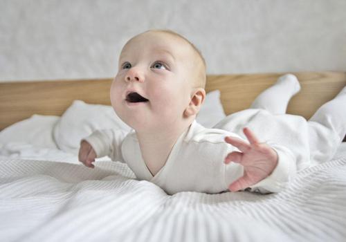 婴儿湿疹结痂是快好了吗 结痂后这样护理好得更快！