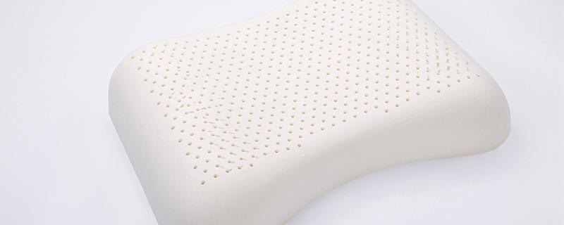 乳胶枕头发黄了正常吗 乳胶枕发黄了怎么清洗