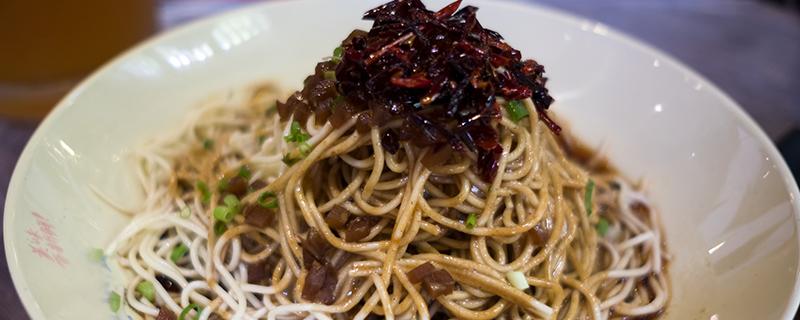 热干面没有芝麻酱怎么做好吃 热干面调芝麻酱技巧