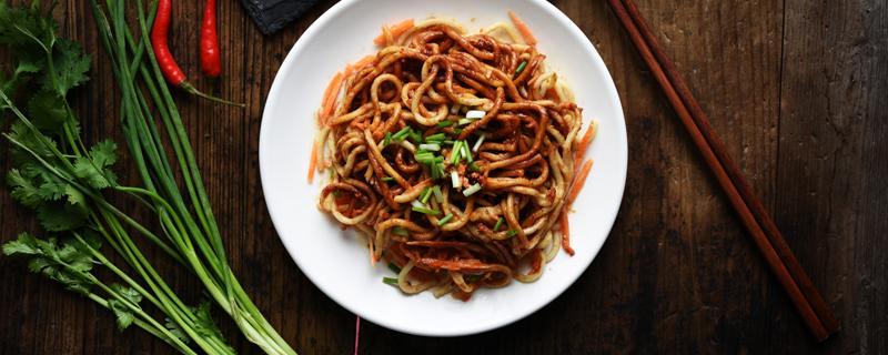 热干面必须放芝麻酱吗 一碗热干面放多少芝麻酱