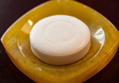 荨麻疹可以用硫磺皂洗澡吗 用硫磺皂不如药浴配方效果好！