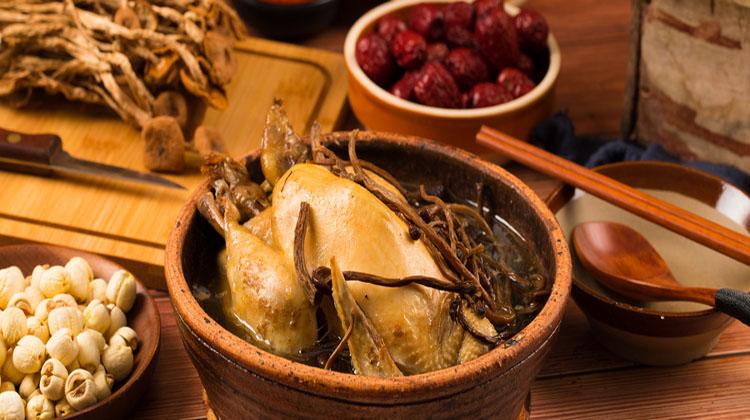 茶树菇老鸭汤的功效与作用 茶树菇老鸭汤的食用方式和注意事项