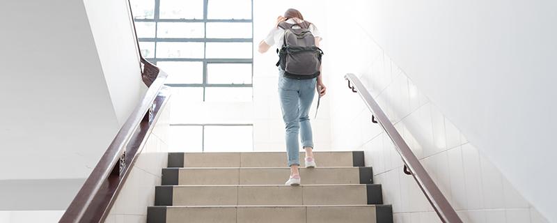 爬楼梯有什么好处与坏处 爬楼梯瘦腿还是粗腿