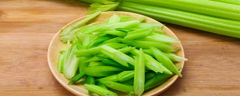 水芹菜熬的水是啥颜色 水芹菜熬水治感冒吗