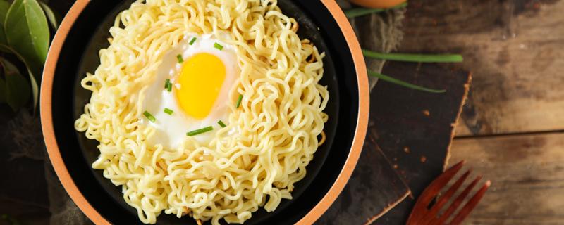 炒方便面过凉水吗 炒方便面怎么才能不干