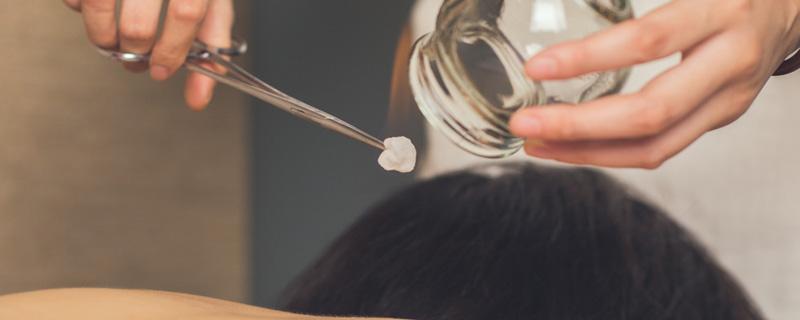 拔罐拔出血水是什么原因 拔罐拔出来的血都是血块是什么原因