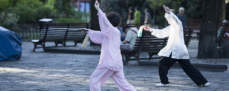 八段锦伤膝盖吗 练八段锦膝盖疼怎么办