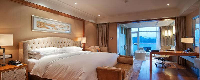 开灯睡觉对皮肤的危害 开灯睡觉皮肤会变黑吗