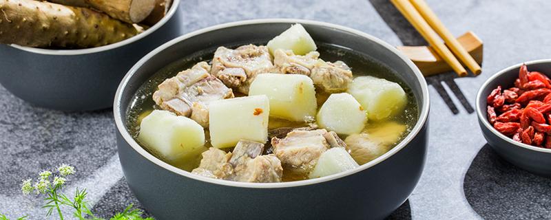 什么药材炖鸡最补身体 土鸡炖汤要不要炒