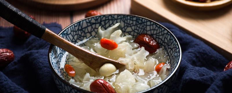 银耳红枣汤会不会上火 女人每天喝一碗银耳汤好吗