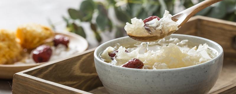 银耳红枣汤吃多了会怎么样 银耳红枣汤一天喝多少合适