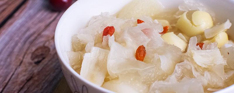 银耳莲子羹有什么禁忌 银耳莲子羹的步骤