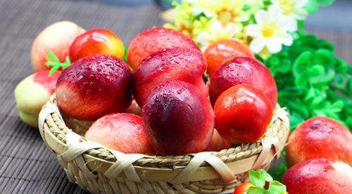 油桃一天吃几个 吃多了油桃会怎样