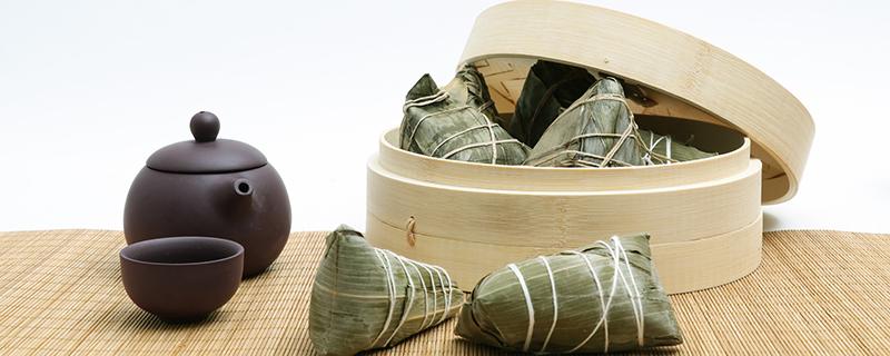 包粽子的过程 南方四角粽子的包法