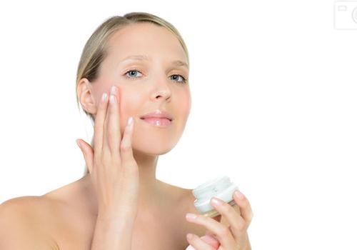 宝宝有湿疹可以擦润肤霜吗 宝宝涂抹润肤霜正确方法