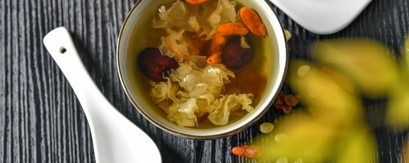 宫寒可以喝银耳红枣汤吗 银耳汤天天喝会宫寒吗