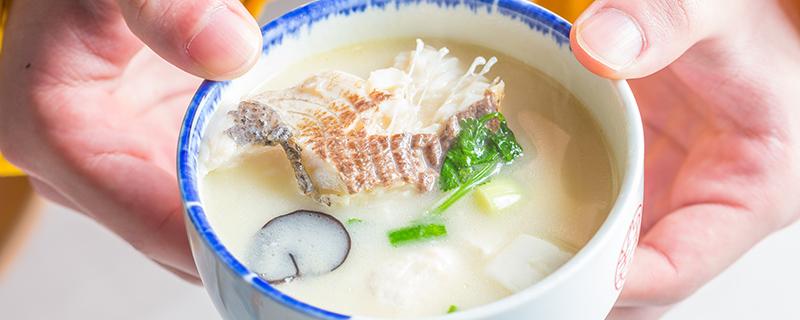 鱼头汤一般买什么鱼头 鱼头和什么煲汤好