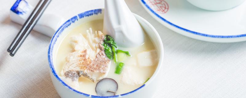 鱼头豆腐汤放什么调料 鱼头豆腐汤盐什么时候放