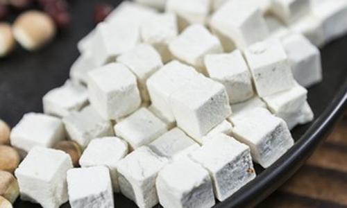 茯苓能和银耳一起吃吗 银耳莲子汤能放茯苓吗