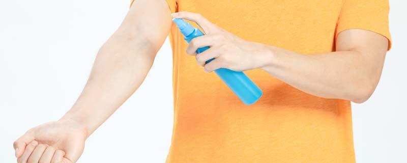 花露水泡脚的好处 花露水抹脚对脚臭有作用吗