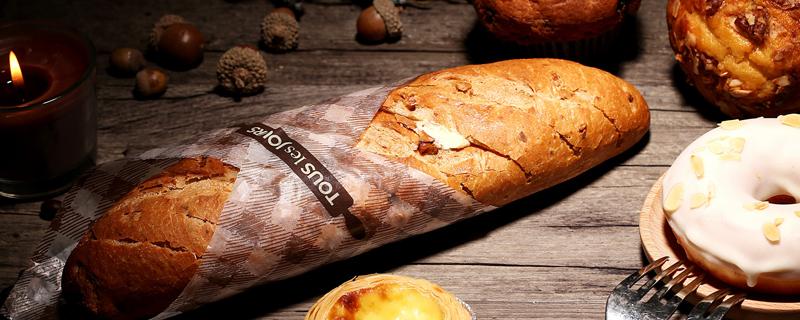 面包表面刷什么才油亮 面包刷蛋液还是蜂蜜水