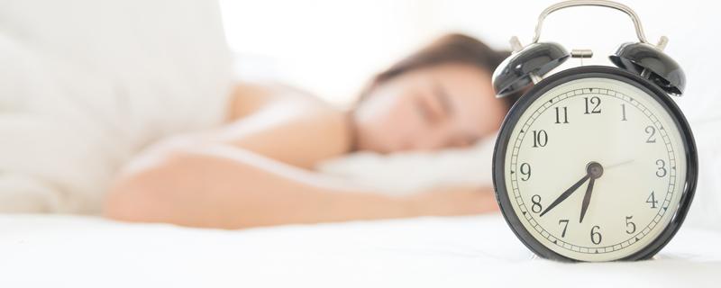 穿睡衣睡觉好还是裸睡 穿睡衣还要穿内衣裤吗