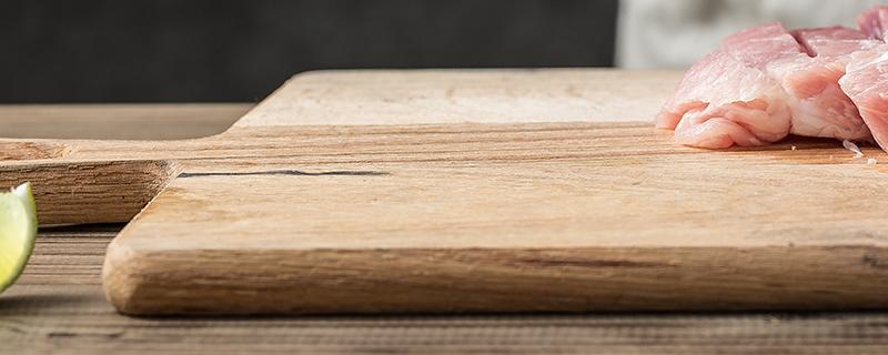 砧板用热油还是冷油好 砧板要用盐水泡多久