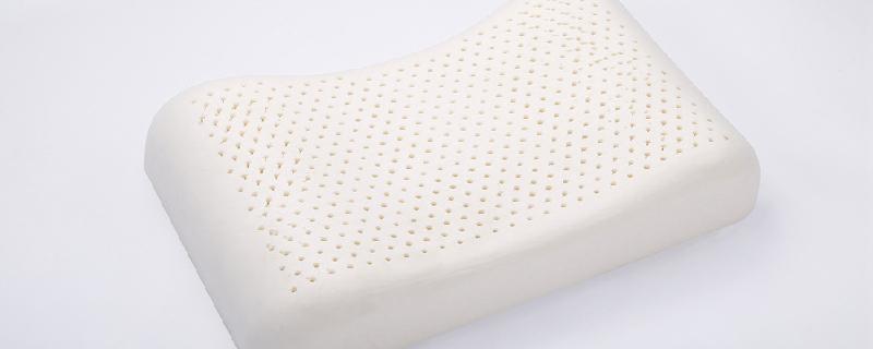 乳胶枕变黄掉渣能用吗 为什么乳胶枕会变黄掉渣