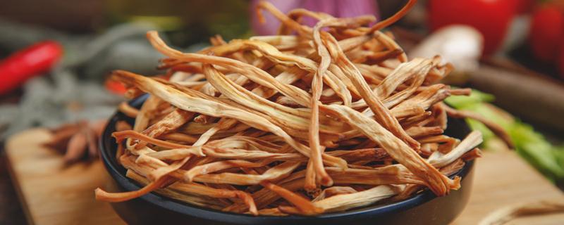 干黄花菜没焯水会不会中毒 干黄花菜要泡多久