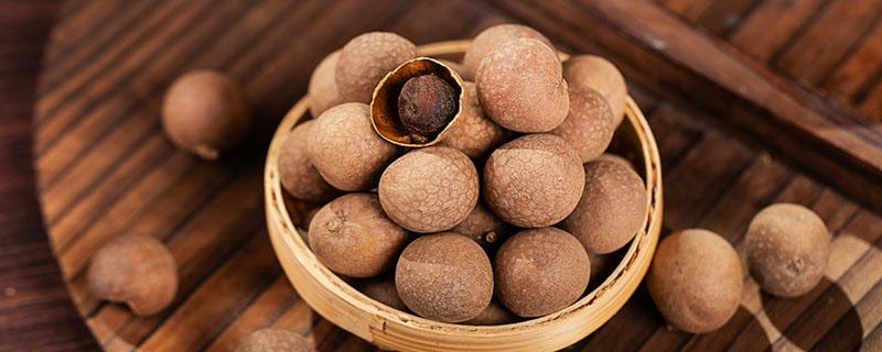 桂圆泡水喝去皮吗 桂圆泡水喝干吃哪个效果好