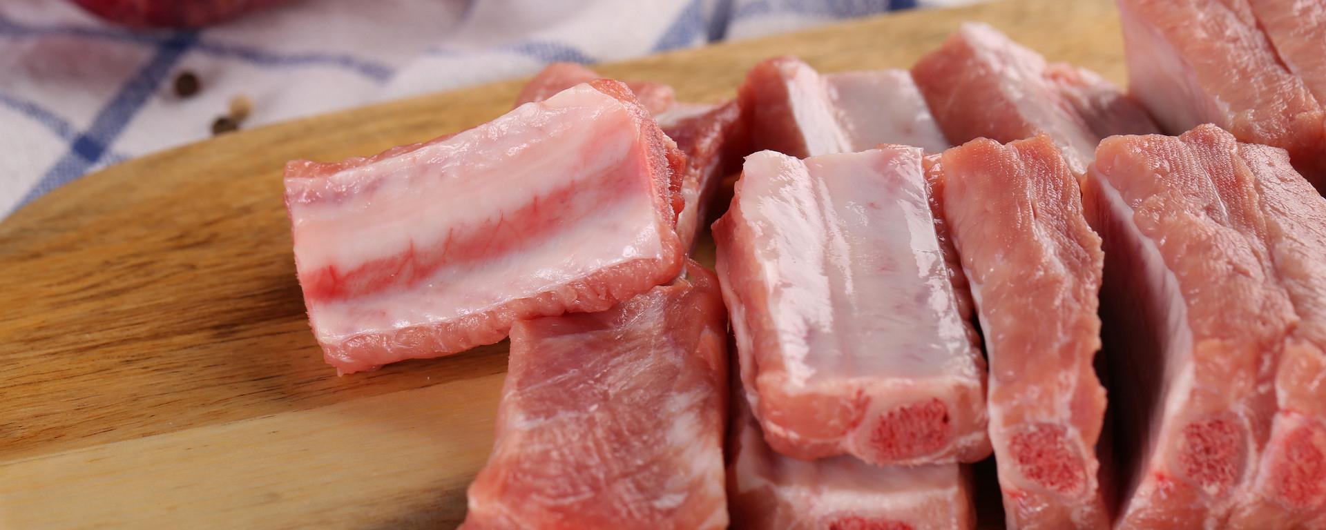 红烧排骨怎么去除排骨的腥味 红烧排骨要焯水吗