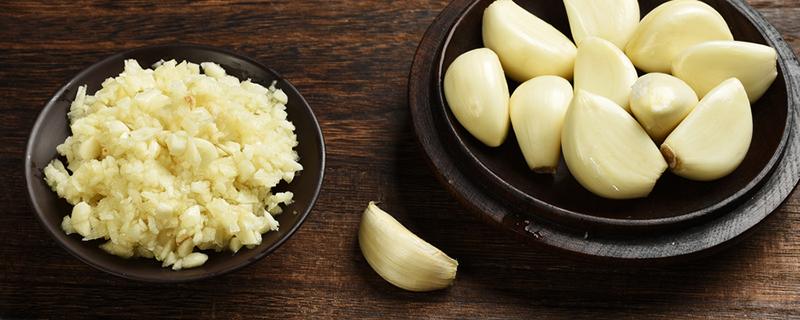 吃多了蒜放屁是好事吗 吃大蒜放屁多是正常吗