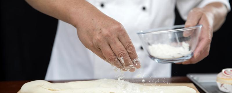 低筋面粉和普通面粉一样吗 低筋面粉和普通面粉哪个有营养