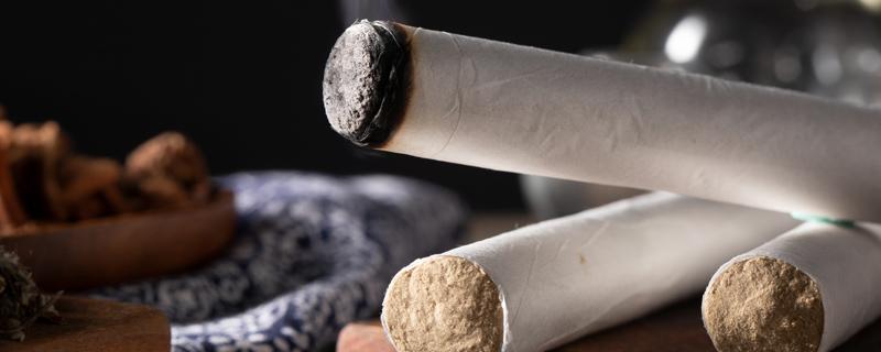 如何判断艾条是否发霉 艾灸发霉了晒晒能用吗