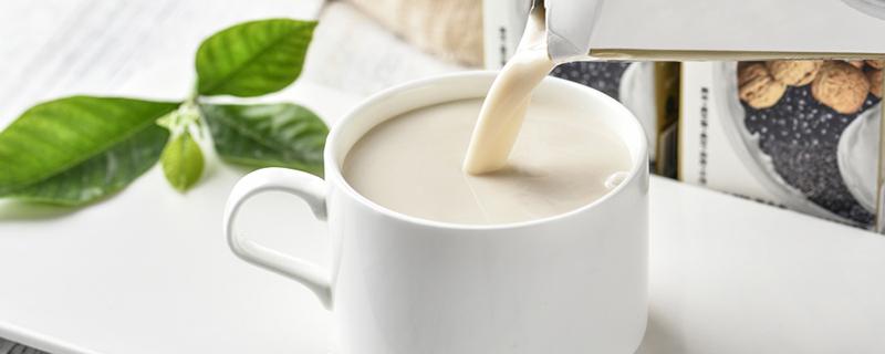 奶粉冲出来分层正常么 奶粉冲出来分层还能喝吗