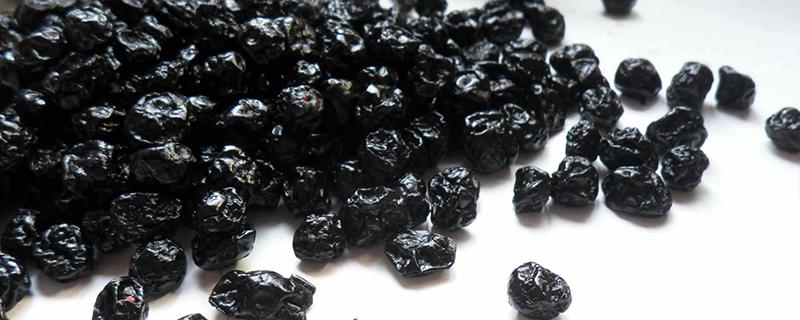 蓝莓干可以泡水喝吗 蓝莓干泡水喝放几粒