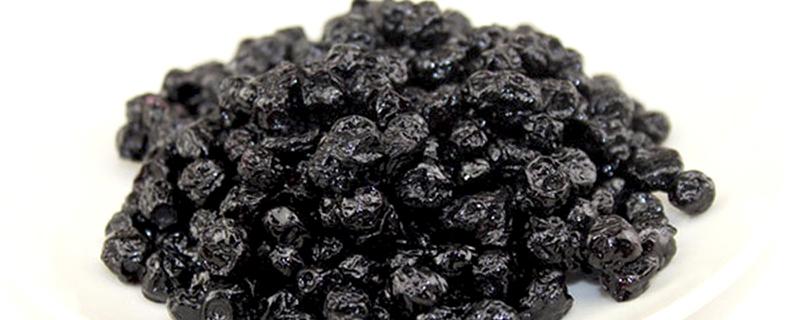 蓝莓干每天吃多少合适 蓝莓干吃多了会怎么样