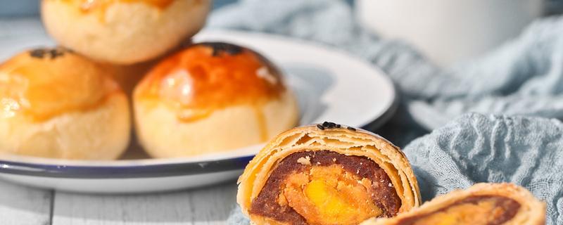 蛋黄酥用猪油还是黄油好 蛋黄酥猪油和黄油能混在一起用吗
