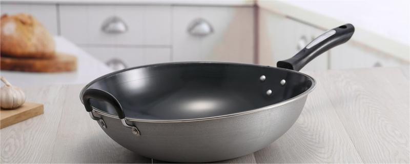 炒菜锅用什么材质的锅最好 铁锅炒菜会不会重金属超标
