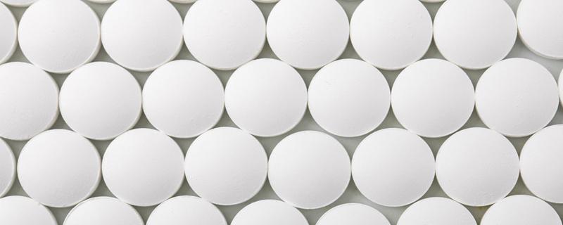 房间里放樟脑丸对身体有害吗 樟脑丸可以放在床上防螨虫吗