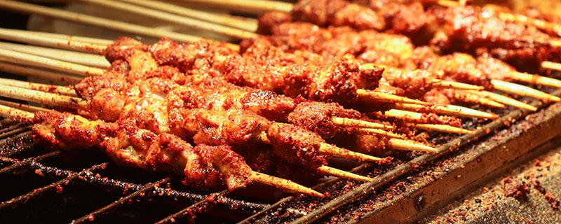 烧烤和火锅哪个热量高 一顿烧烤大概多少热量